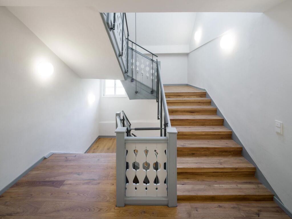 Schäfer und Roth Bestattungen Kernen - Treppenhaus